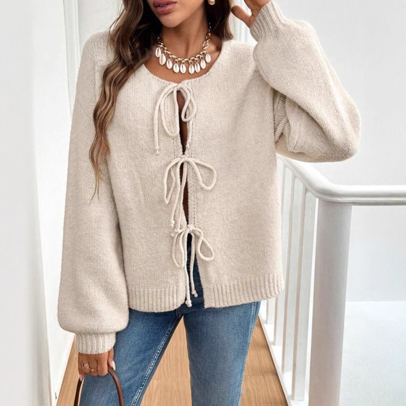 Lilly | Cardigan med bindebånd i Abrikos, forfra