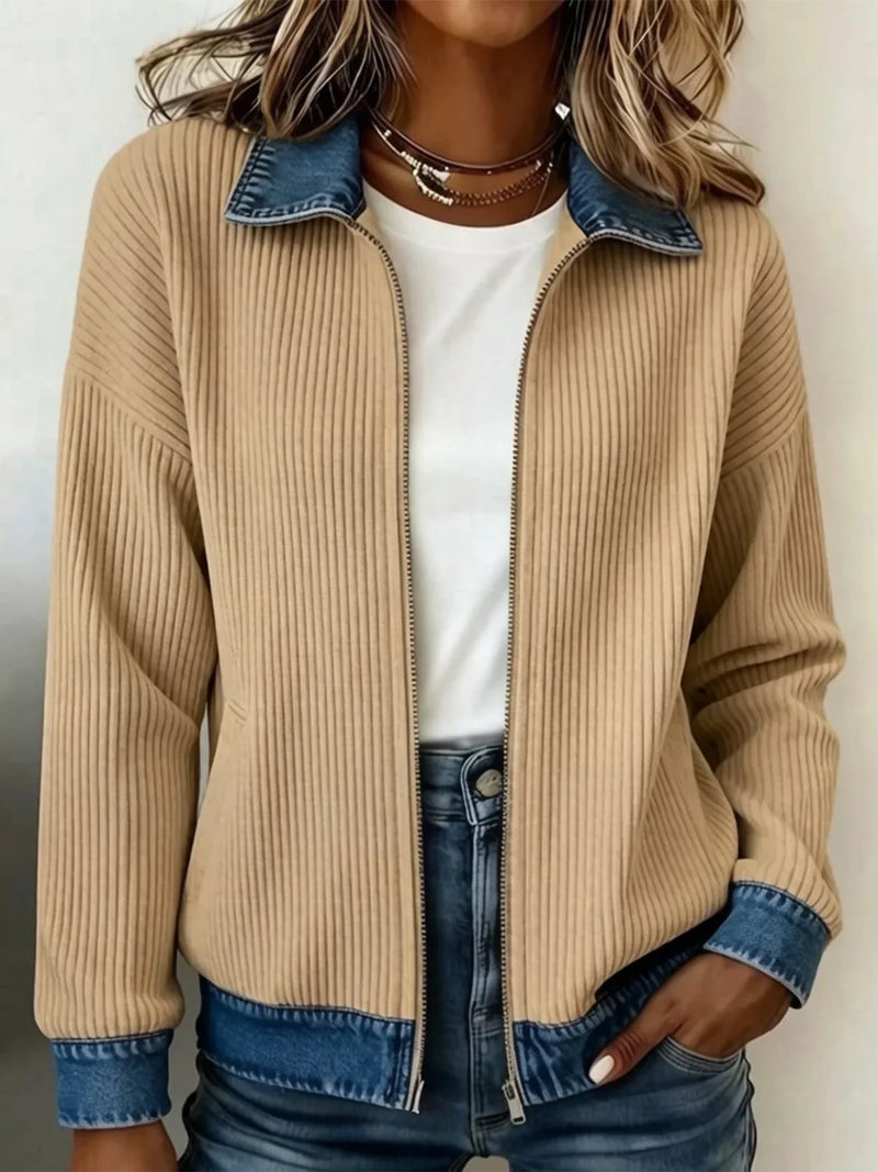 Trude | Jakke i Khaki, forfra
