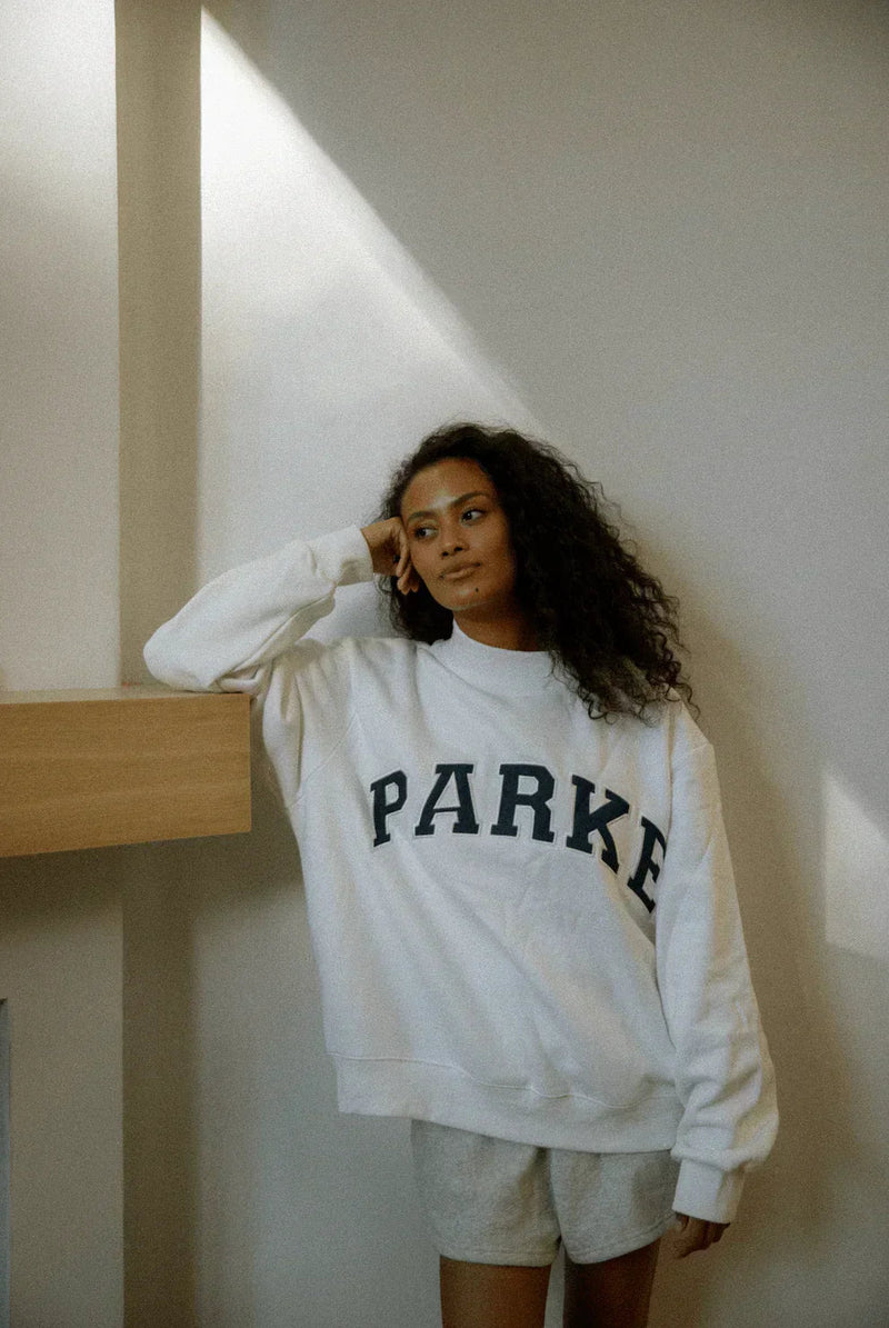 Sally | Sweatshirt i Hvid-Marineblå, forfra