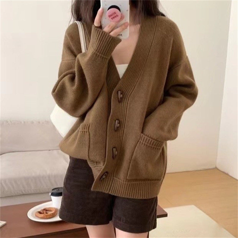 Freja | Grovstrikket cardigan i Kaffebrun, forfra