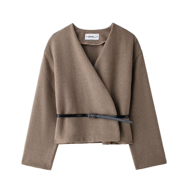 Hildur | Jakke i Khaki, forfra