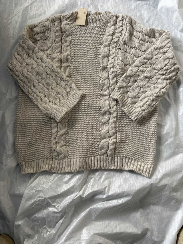 Rikke | Sweater i Hvid, forfra