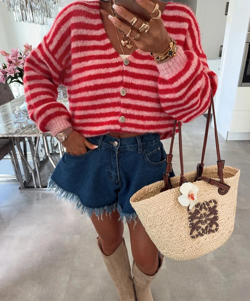 Stina | Cardigan i Rød, forfra