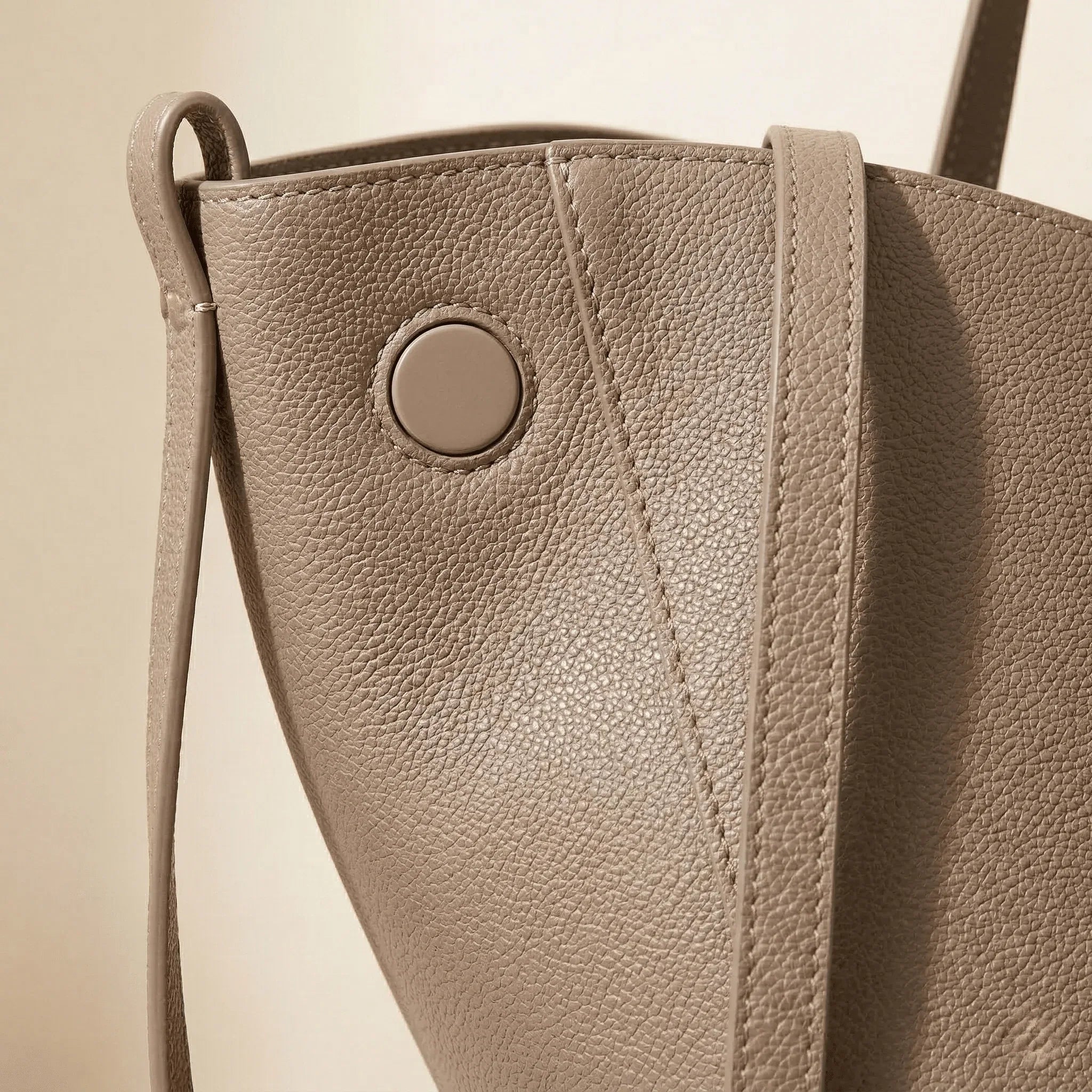 The Noémie | Sculptural Wing Tote in Vegan Leather - Sofaine