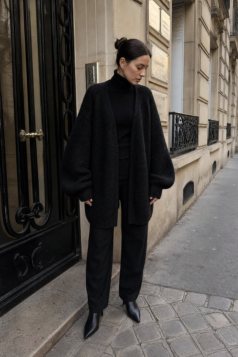 SOFAINE-V7-LIFE-Alexis | Oversized Knit Cardigan in Black, street-style view