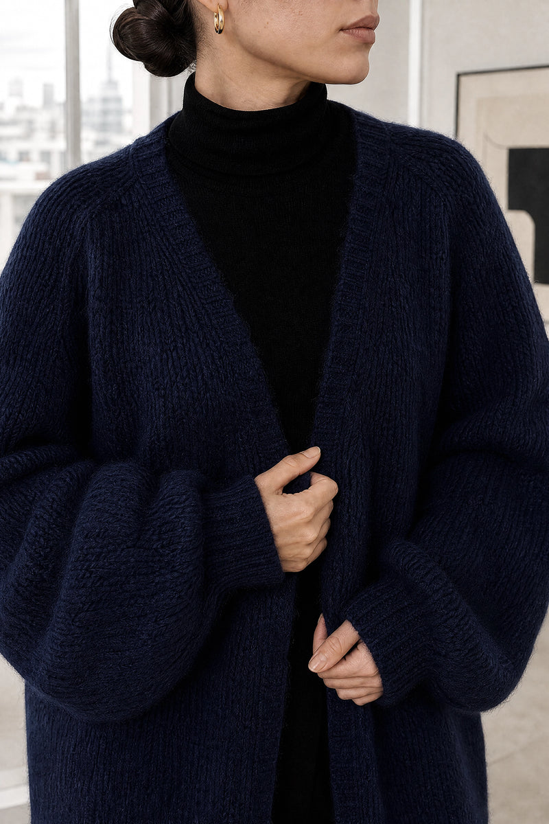 Alexis | Oversized Knit Cardigan in Dark Blue, fabric close-up