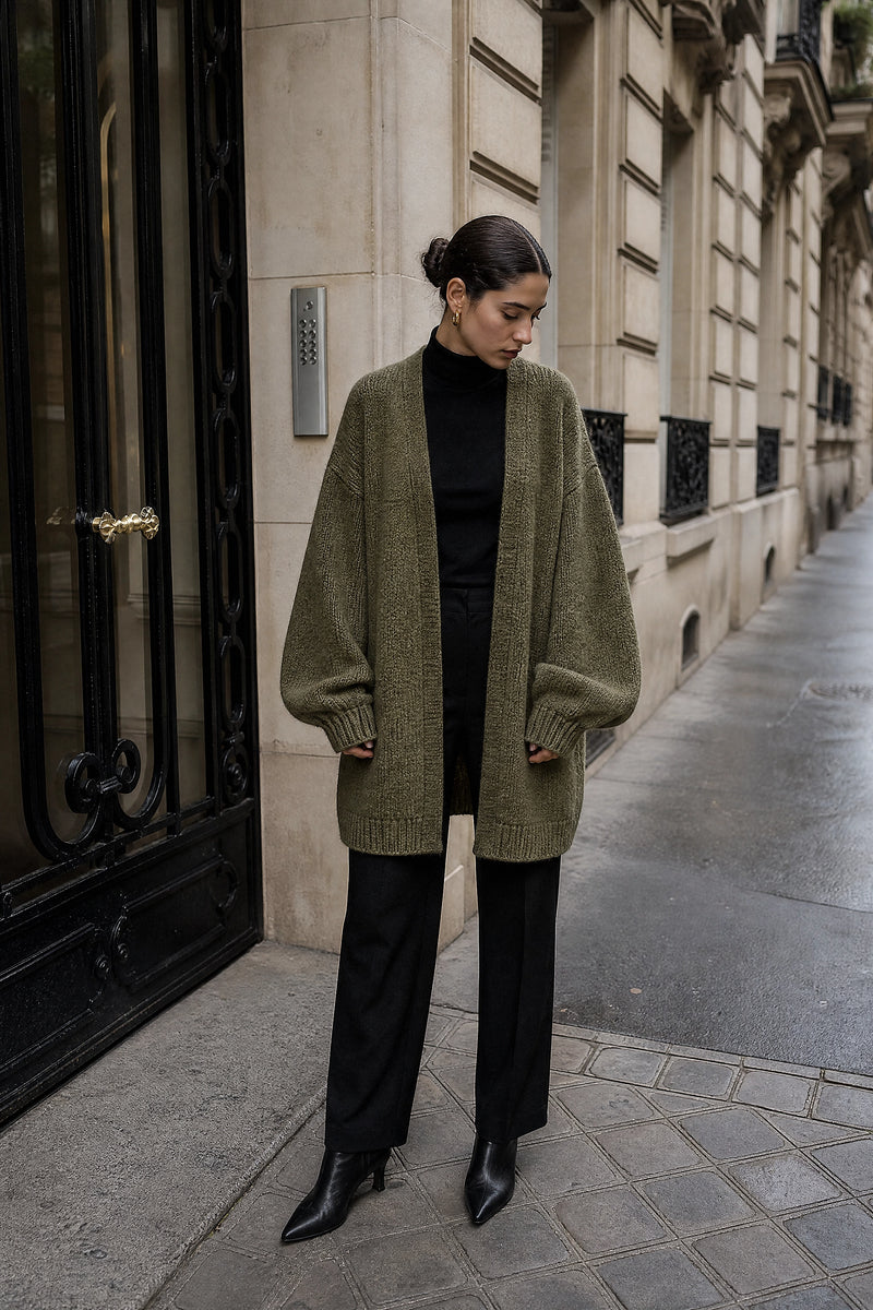 SOFAINE-V7-LIFE-Alexis | Oversized Knit Cardigan in Military Green, street-style view