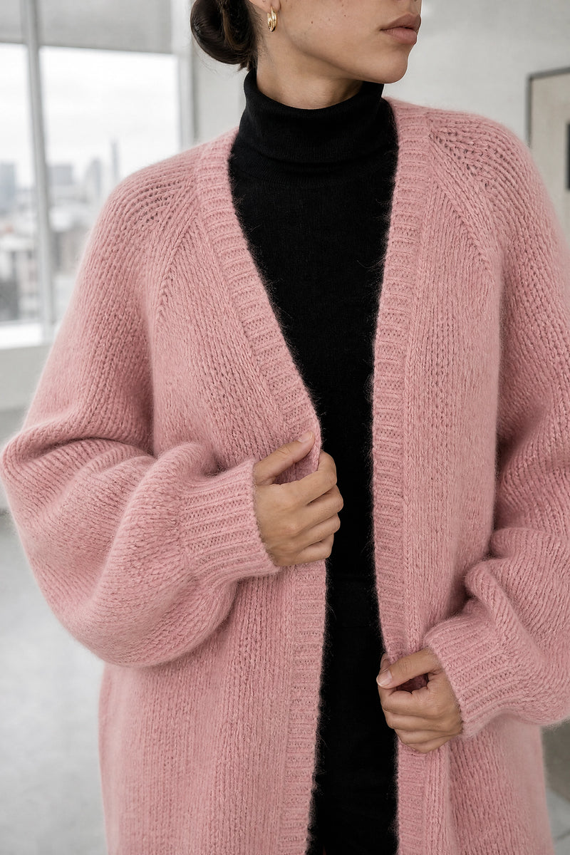 Alexis | Oversized Knit Cardigan in Pink, fabric close-up