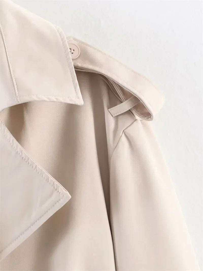 Oversized Short Trench Jacket for Women with Tie Belt and Wide Lapels in Beige, collar detail