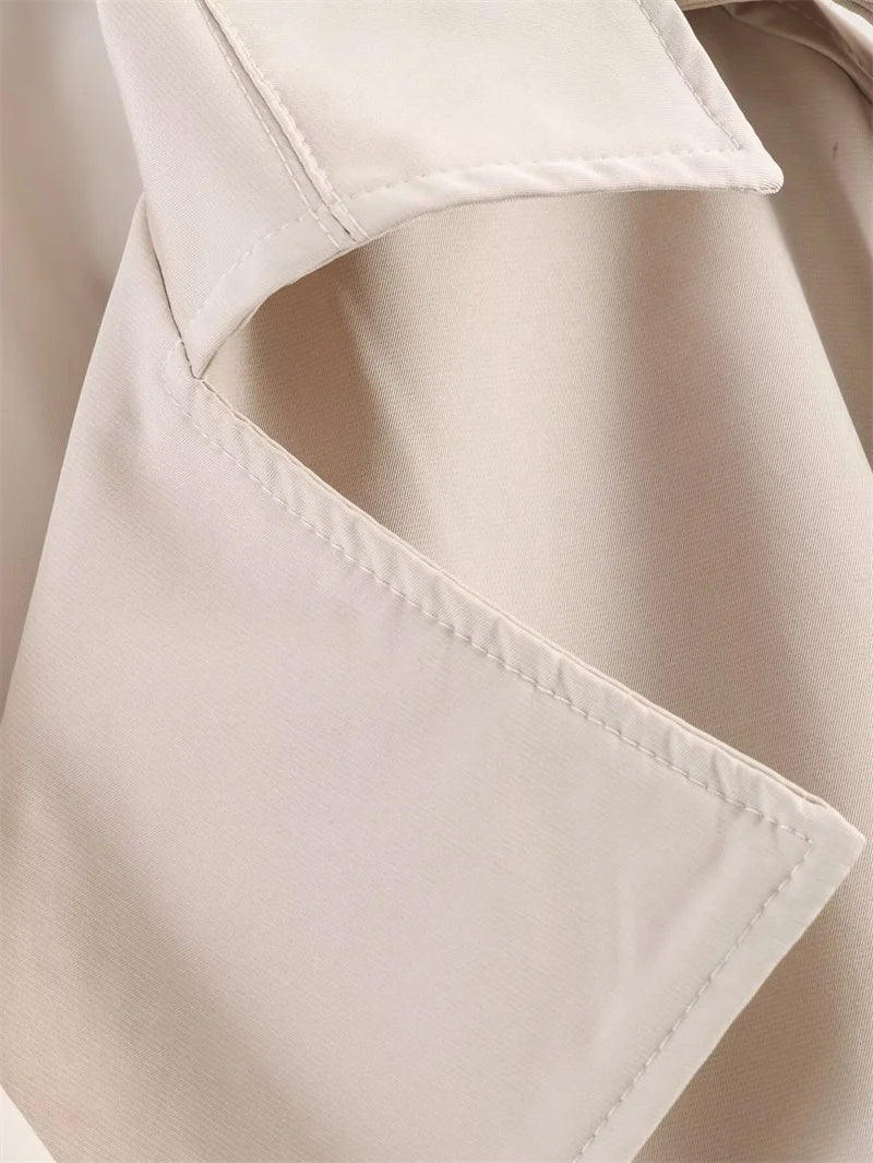 Oversized Short Trench Jacket for Women with Tie Belt and Wide Lapels in Beige, lapel detail