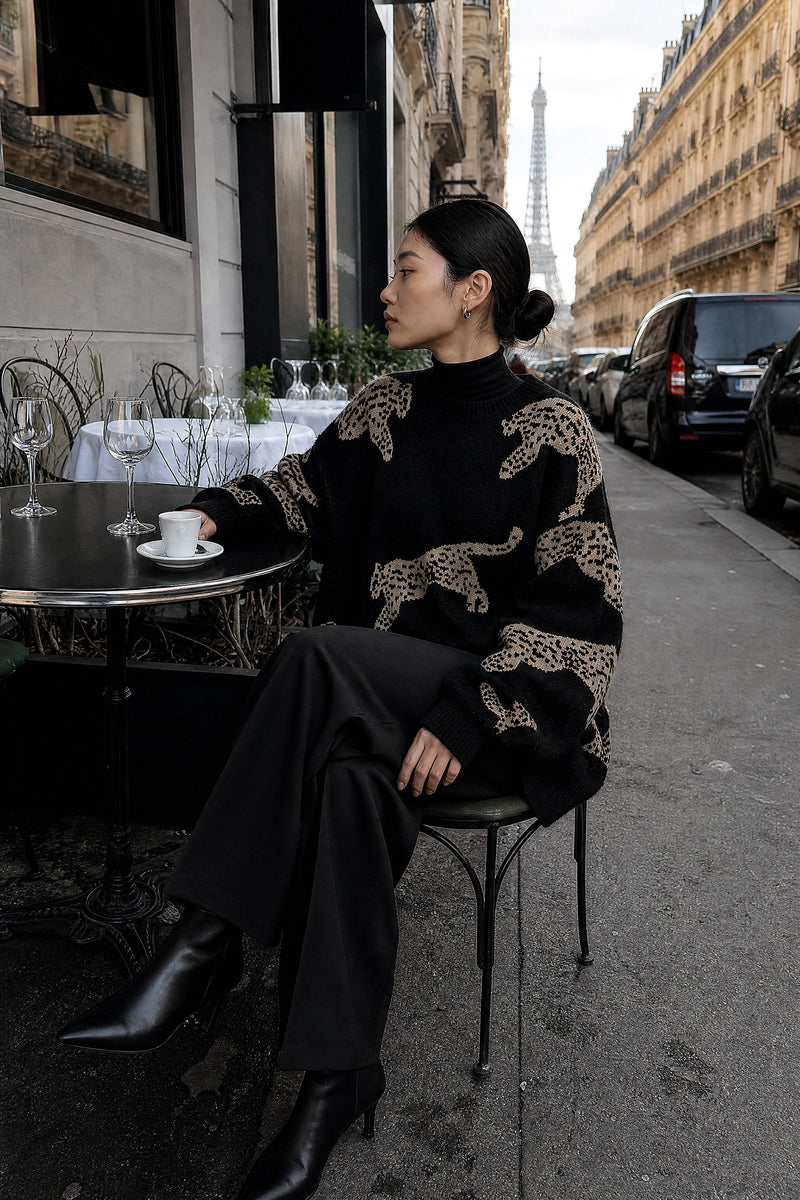 SOFAINE-V7-LIFE-Amber | Leopard Print Sweater in Black, café scene