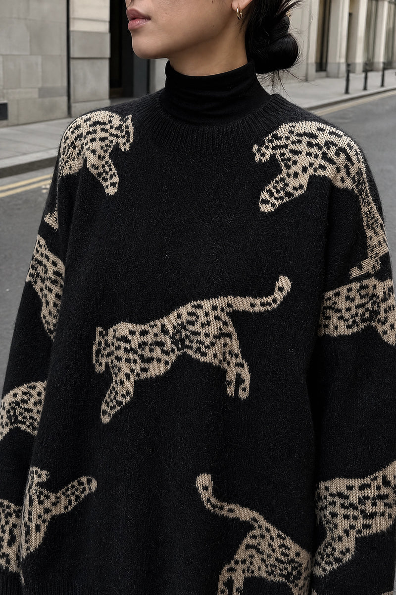 SOFAINE-V7-LIFE-Amber | Leopard Print Sweater in Black, detail close-up