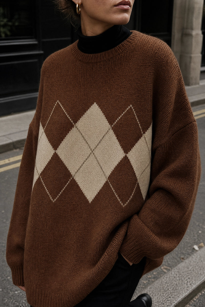 SOFAINE-V7-LIFE-Bethany | Argyle Knit Sweater in Brown, detail close-up