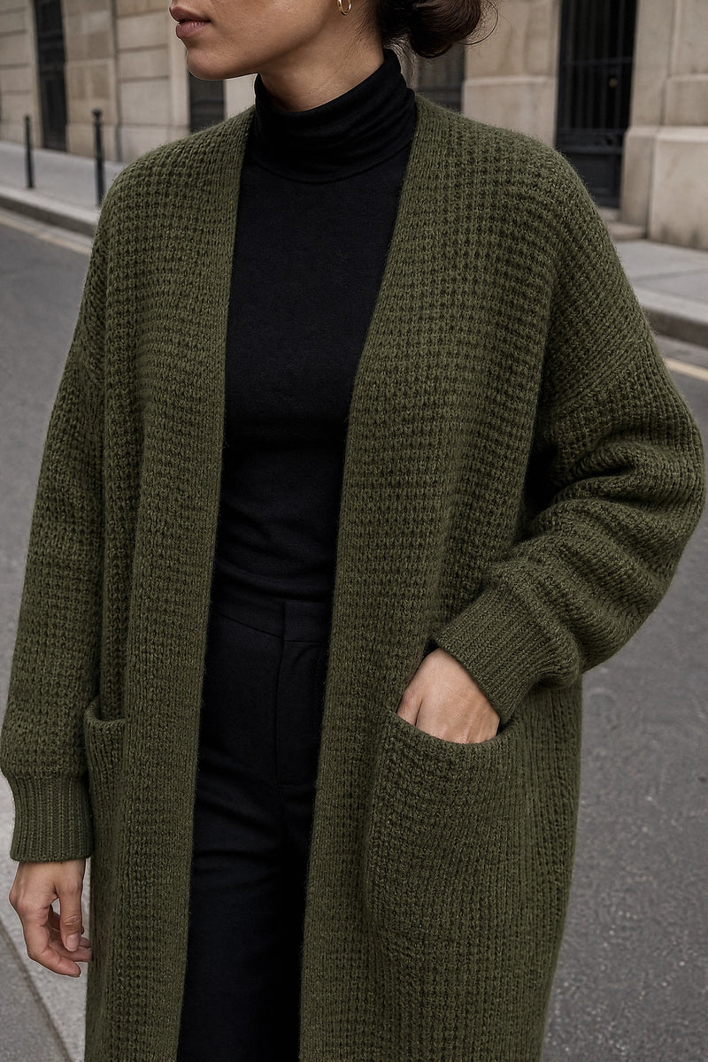 SOFAINE-V7-LIFE-Bexley | Merino-Style Cardigan in Dark Green, detail close-up