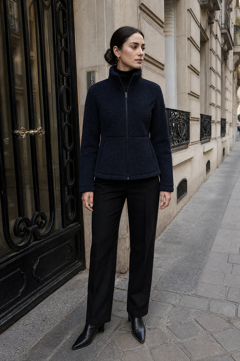 SOFAINE-V7-LIFE-Billie | Zip Fleece Jacket in Navy Blue, street-style view