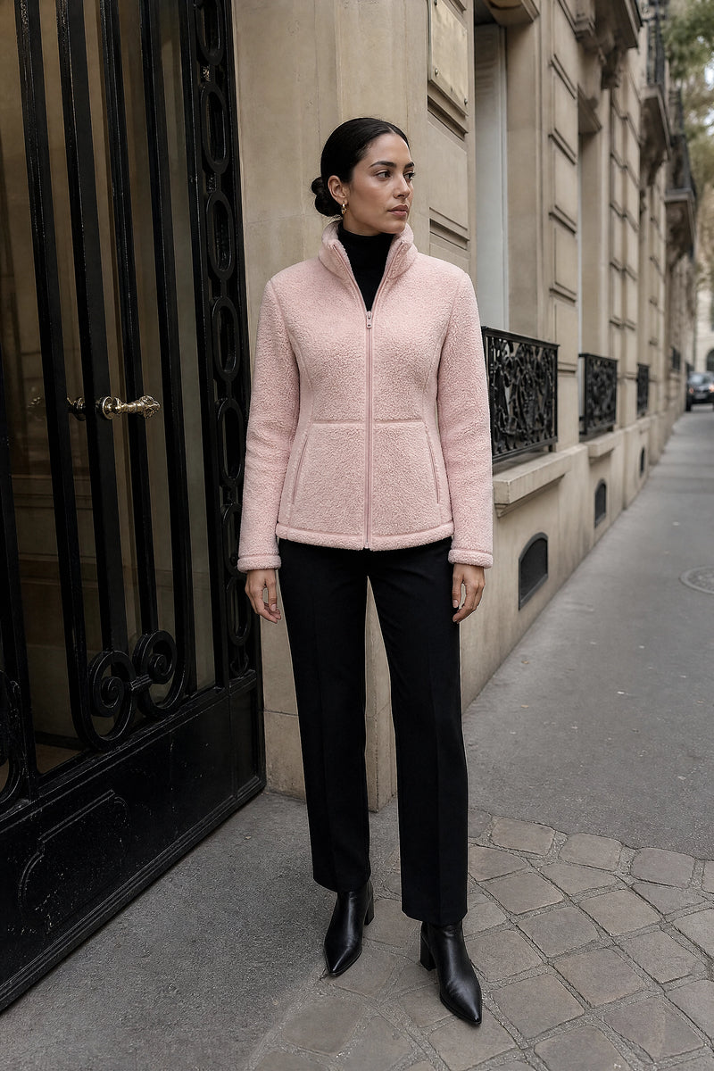 SOFAINE-V7-LIFE-Billie | Zip Fleece Jacket in Pink, street-style view