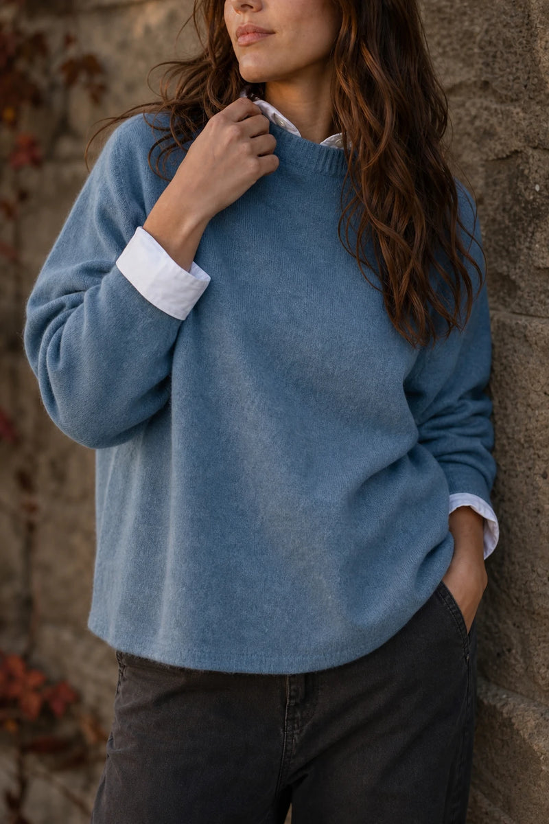 SOFAINE-V7-LIFE-Opal | Cashmere-Feel Knit Sweater in Blue, detail close-up