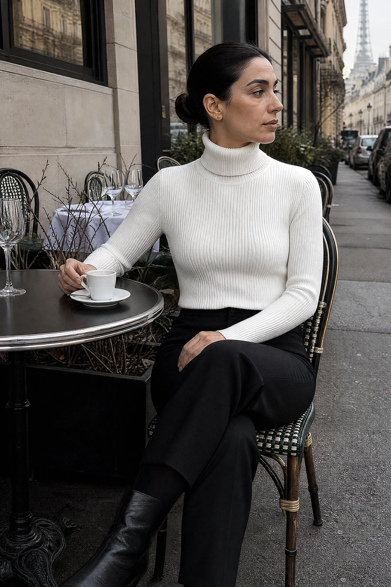 SOFAINE-V7-LIFE-Bonnie | Ribbed Turtleneck Sweater in White, café scene
