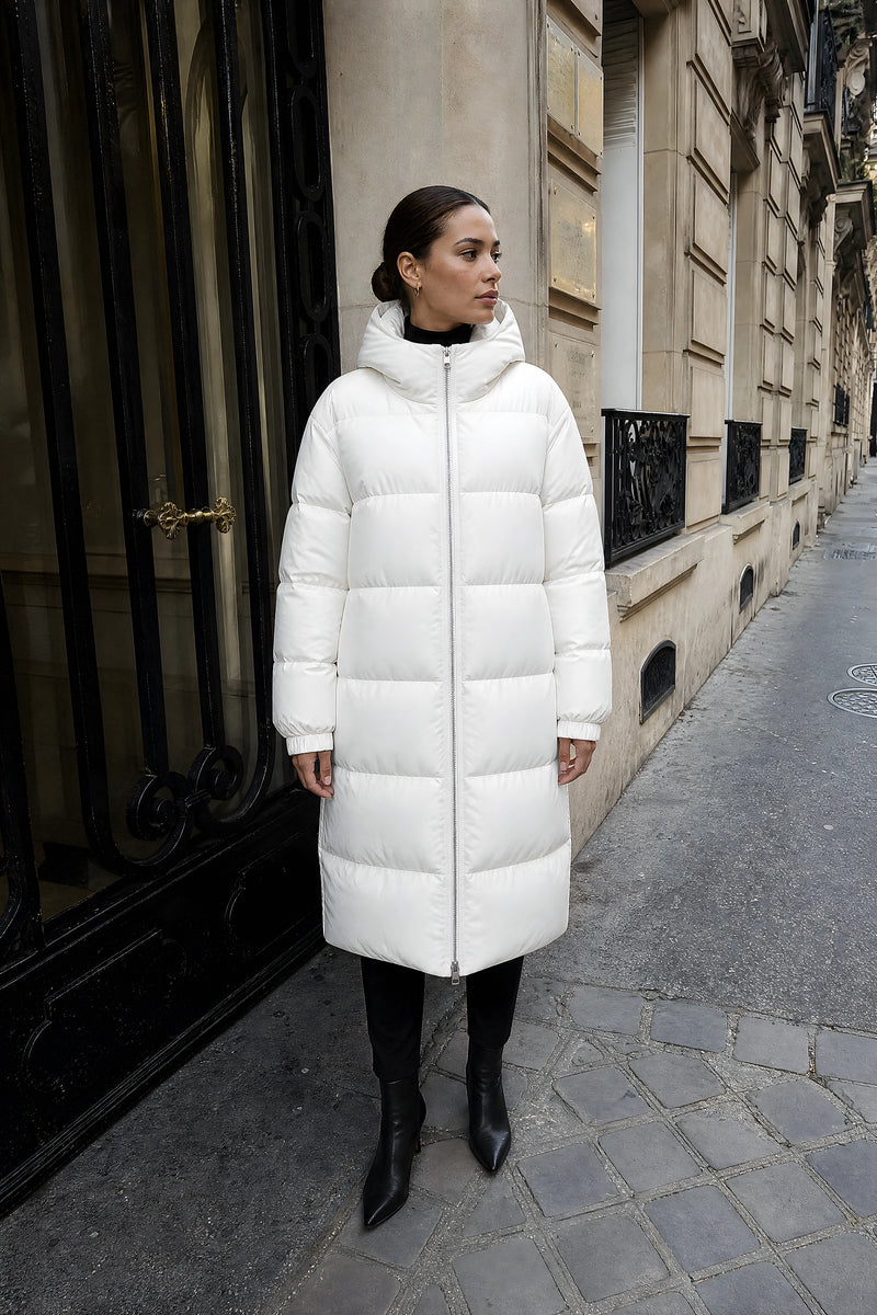SOFAINE-V7-LIFE-Brenna | Quilted Winter Coat in White, street shot