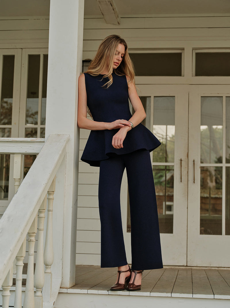 Brynlee | Strik-Top med Flare-kant i Marineblå, forfra