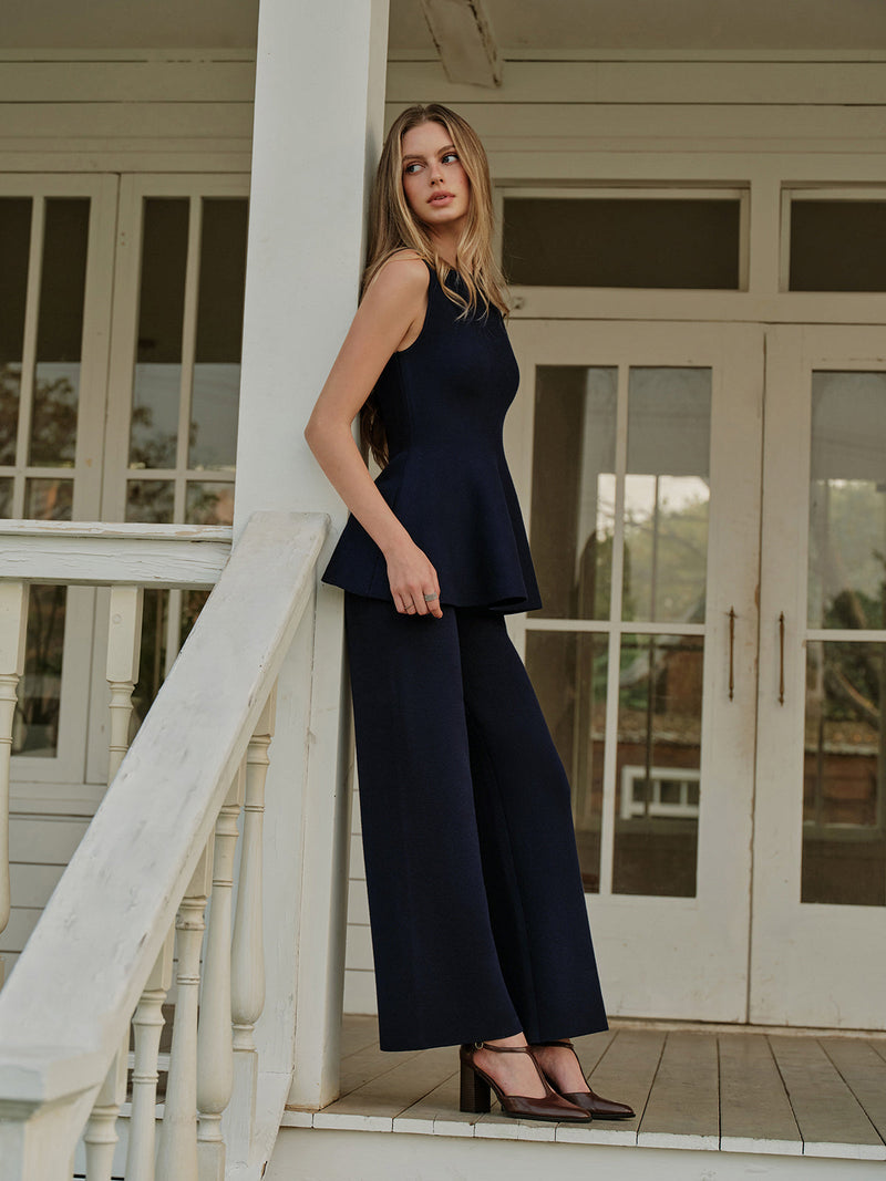Brynlee | Strik-Top med Flare-kant i Marineblå, styling