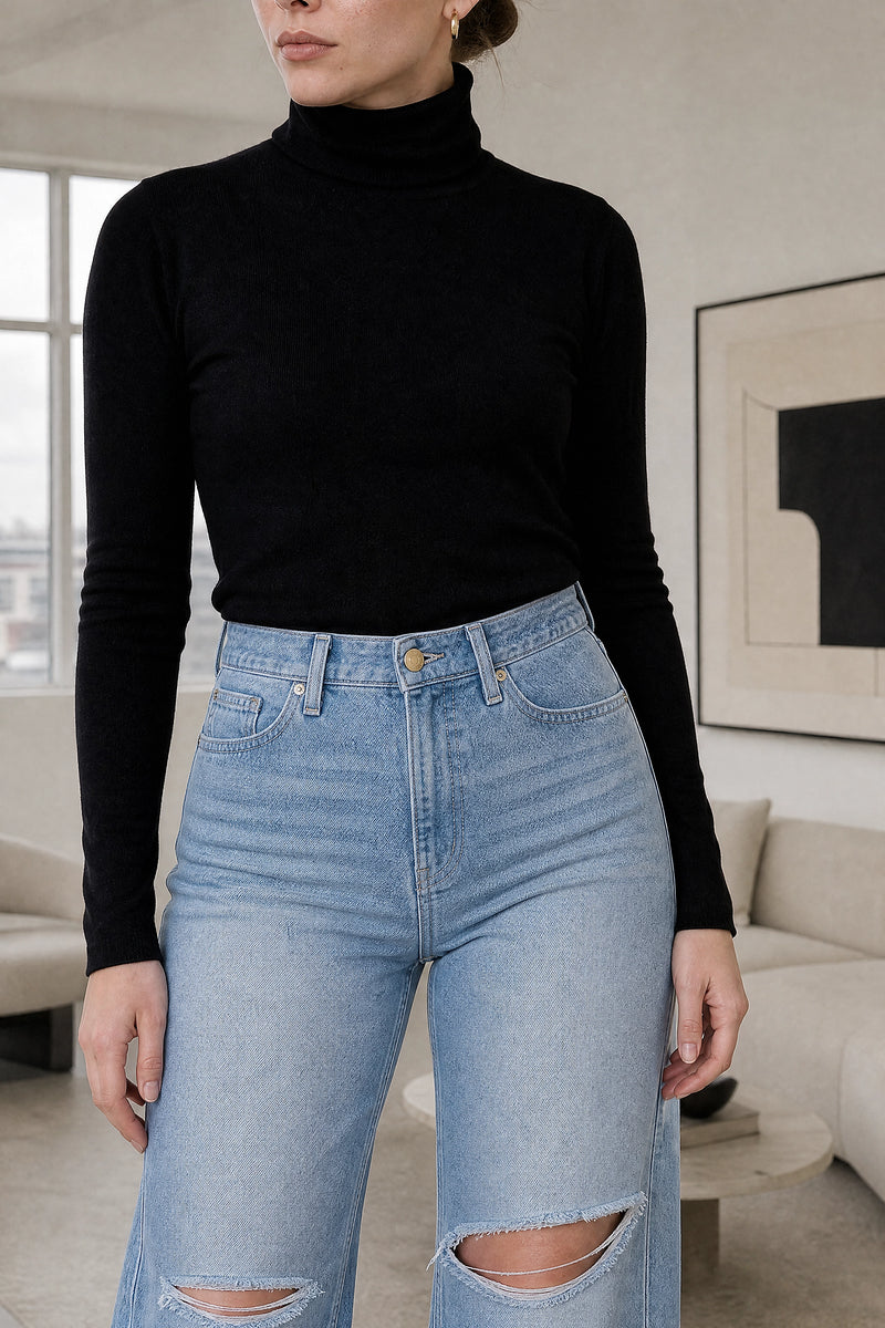 Camille | High-Waist Ripped Jeans in Blue, fabric close-up