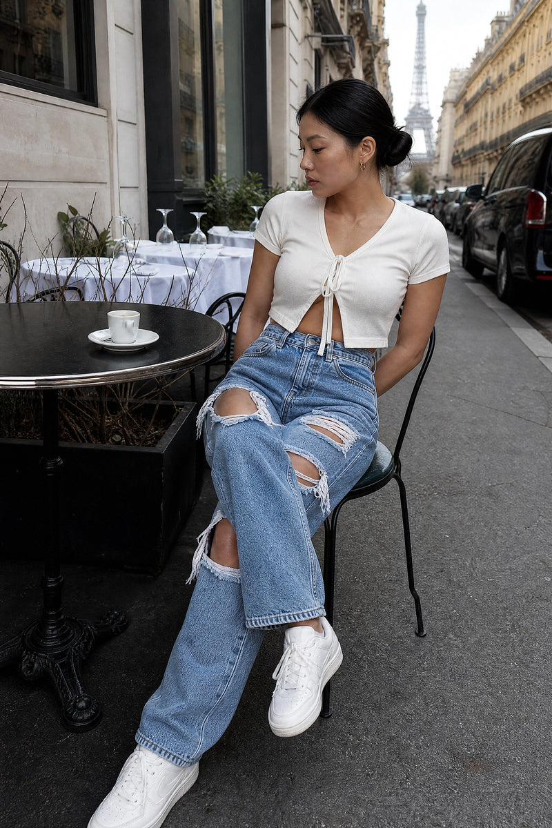 SOFAINE-V7-LIFE-Cassandra | Ripped Boyfriend Jeans in Blue, café scene