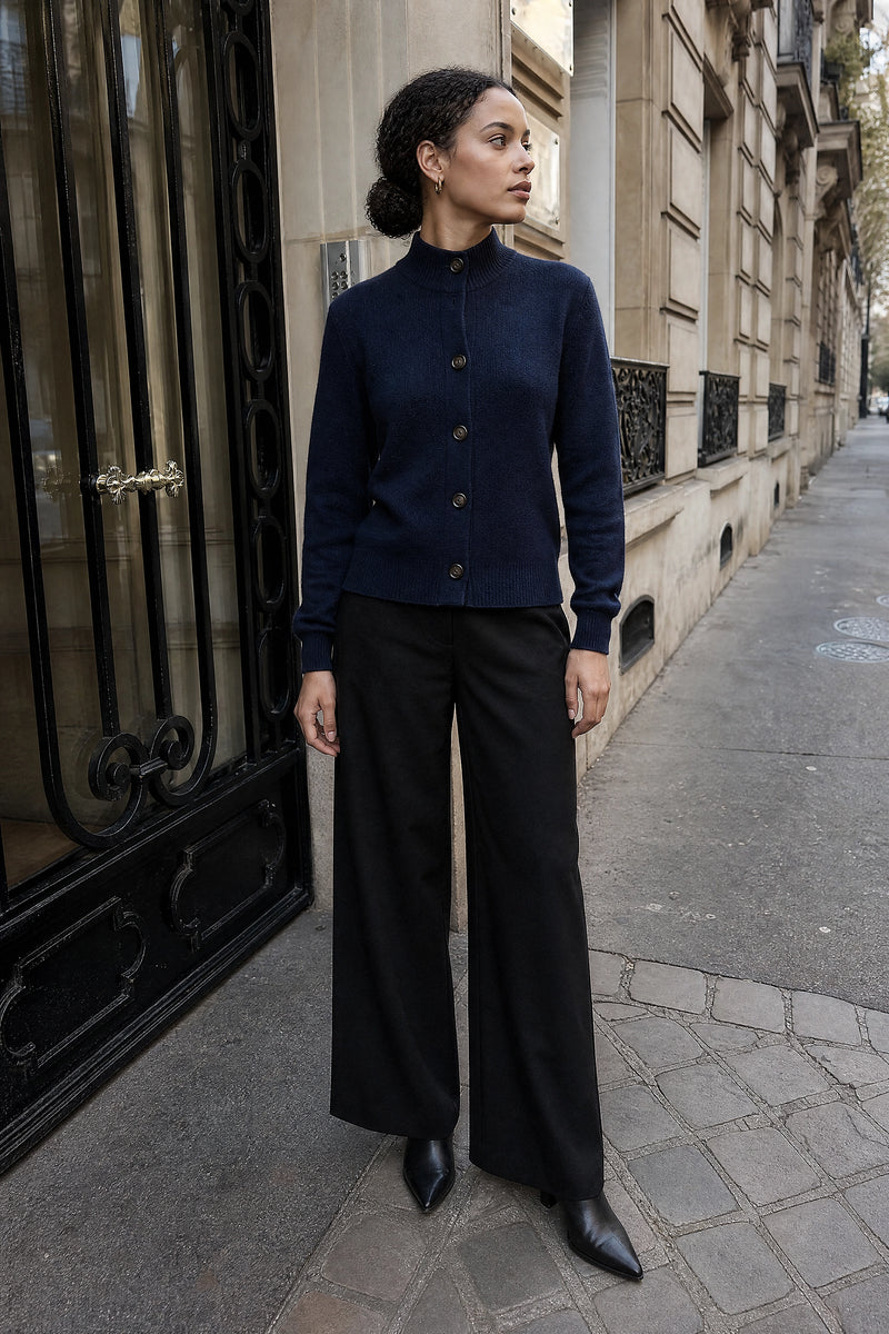 SOFAINE-V7-LIFE-Cindy | Button Knit Cardigan in Blue, street-style view