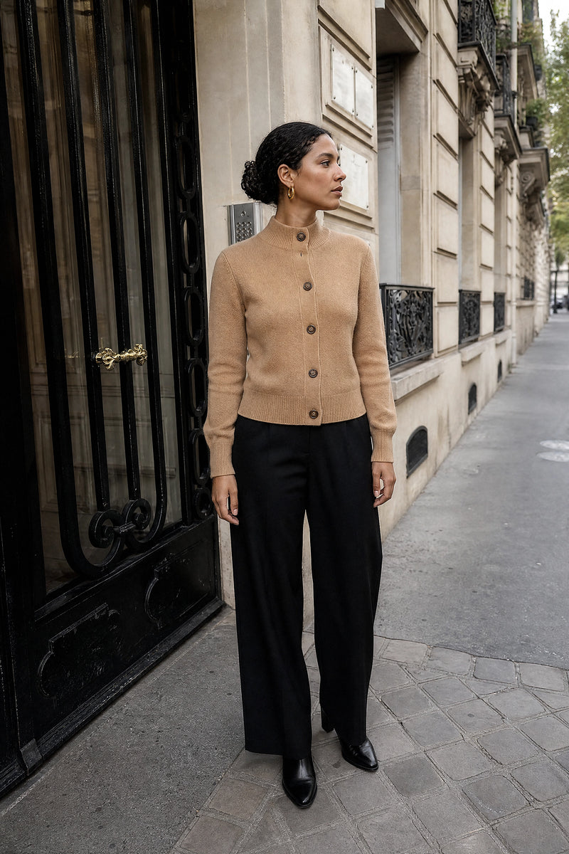 SOFAINE-V7-LIFE-Cindy | Button Knit Cardigan in Camel, street-style view