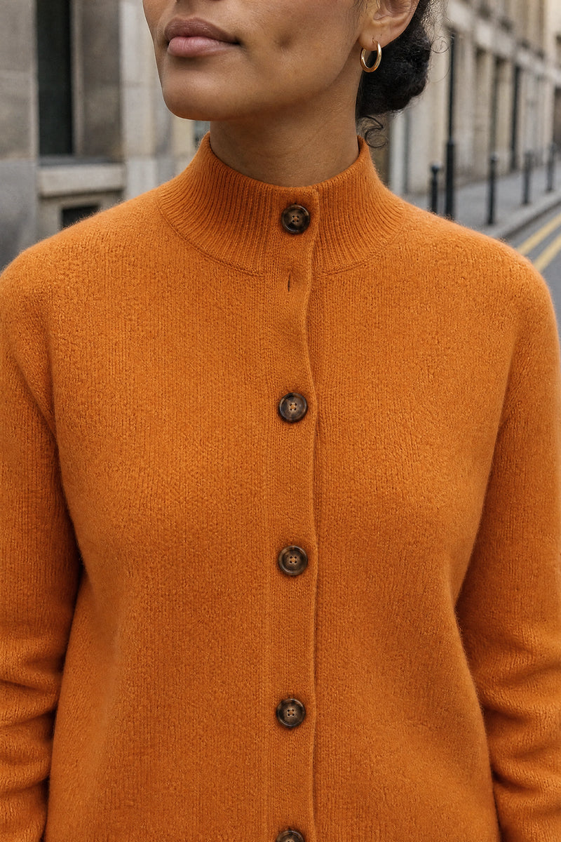 SOFAINE-V7-LIFE-Cindy | Button Knit Cardigan in Orange, detail close-up