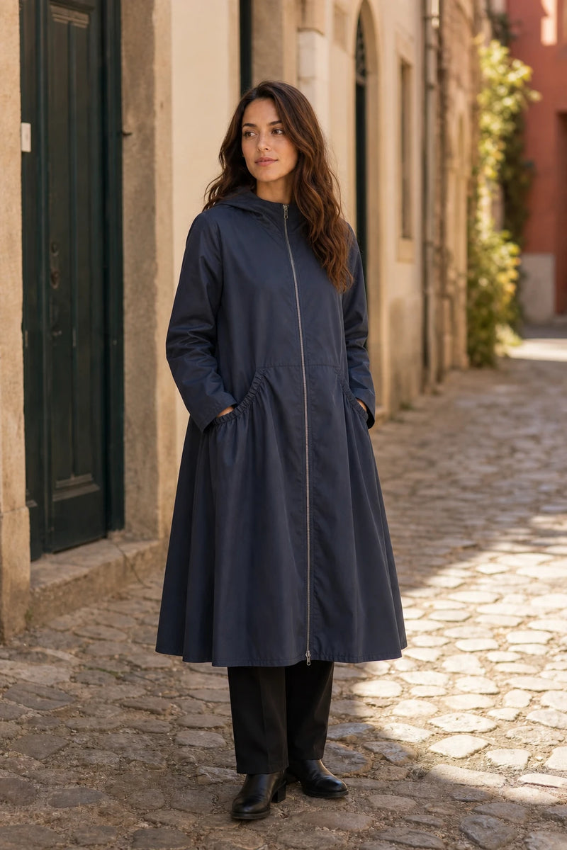 SOFAINE-V7-LIFE-Gretchen | Hooded Zip-Up Coat in Dark Blue, street-style view