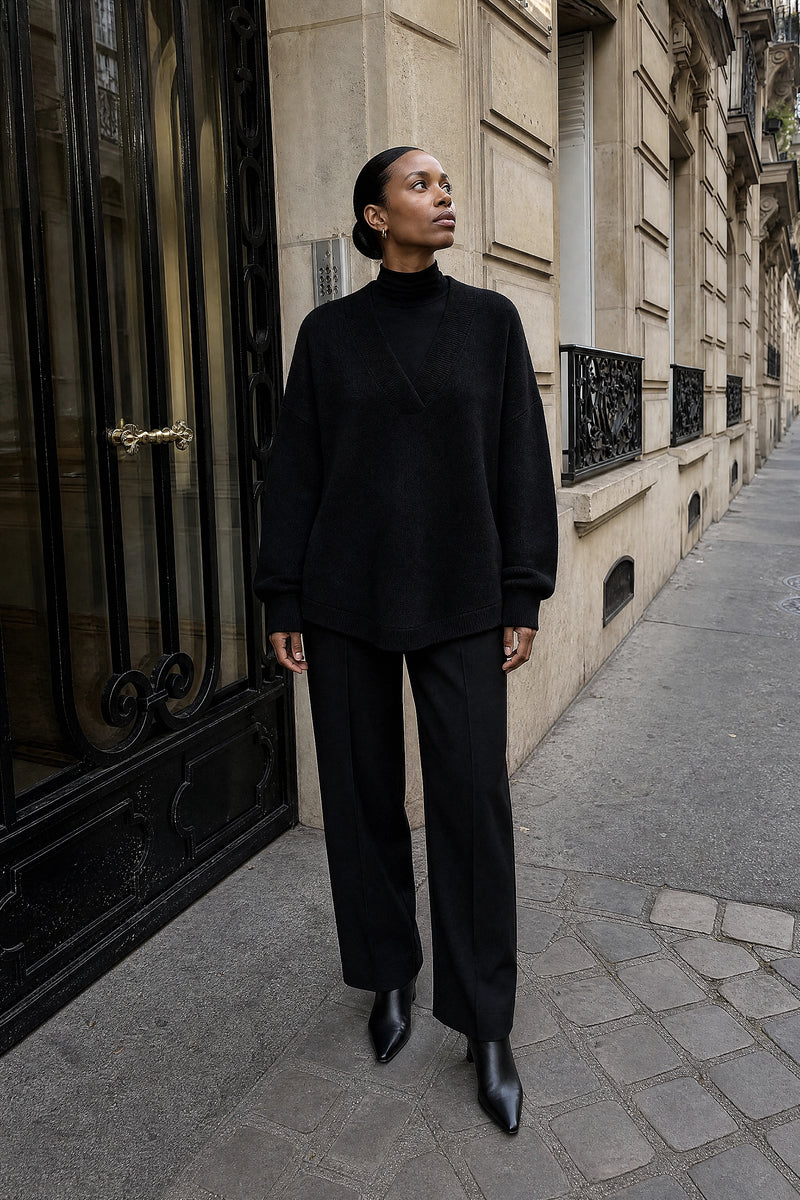 SOFAINE-V7-LIFE-Dawn | V-Neck Sweater in Black, street-style view