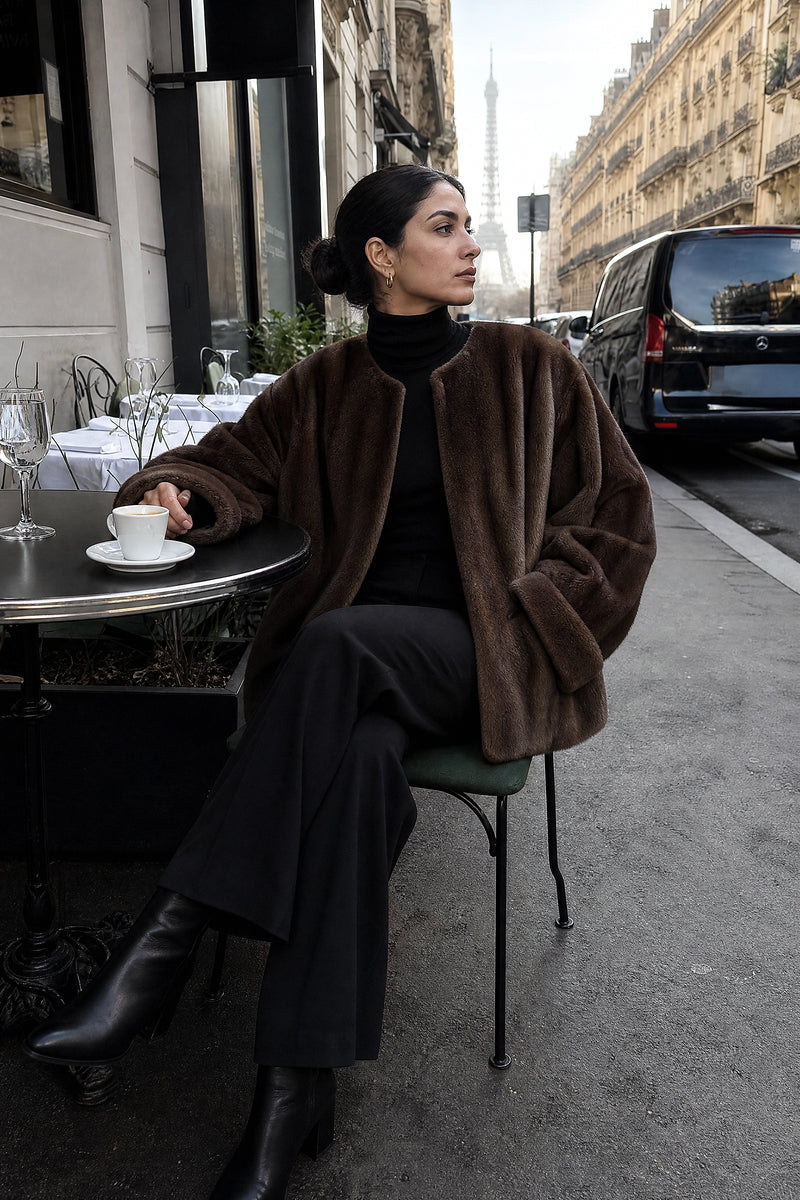 SOFAINE-V7-LIFE-Desiree | Faux Fur Jacket in Coffee, café scene