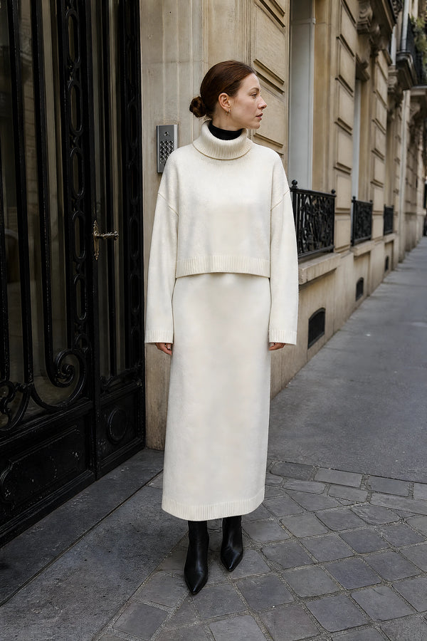 SOFAINE-V7-LIFE-Ember | Knit Sweater Set in Cream, street-style view