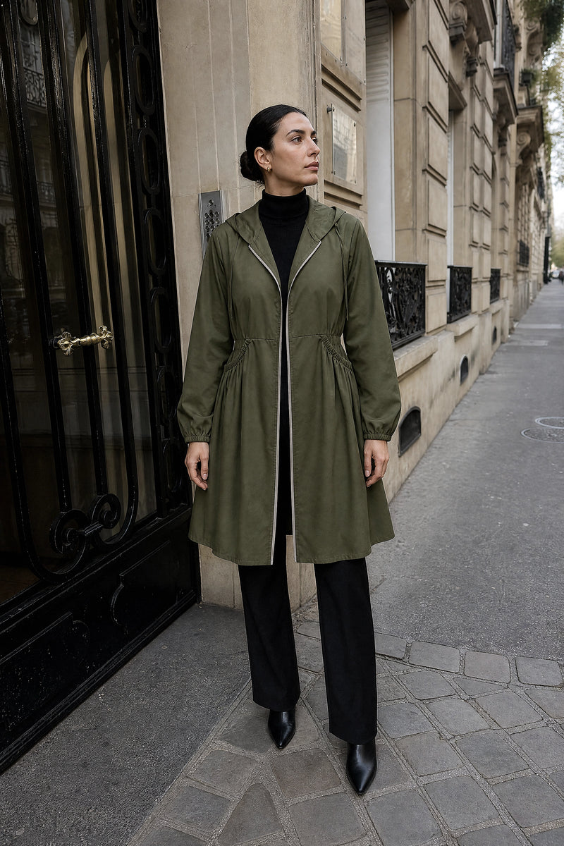 SOFAINE-V7-LIFE-Filippa | Hooded Zip-Up Coat in Army Green, street-style view