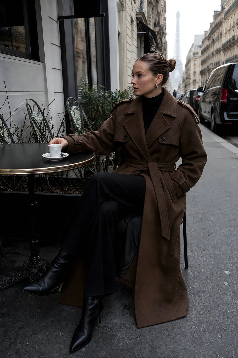 SOFAINE-V7-LIFE-Fiorella | Oversized Trench Coat in Brown, cafe lifestyle