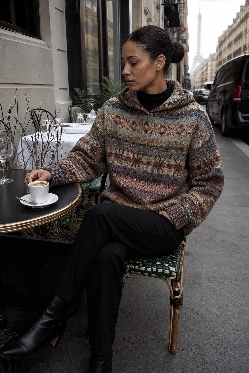 SOFAINE-V7-LIFE-Frida | Ribbed Cuff Hoodie in Brown, café scene