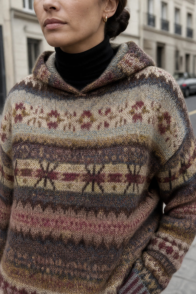 SOFAINE-V7-LIFE-Frida | Ribbed Cuff Hoodie in Brown, detail close-up
