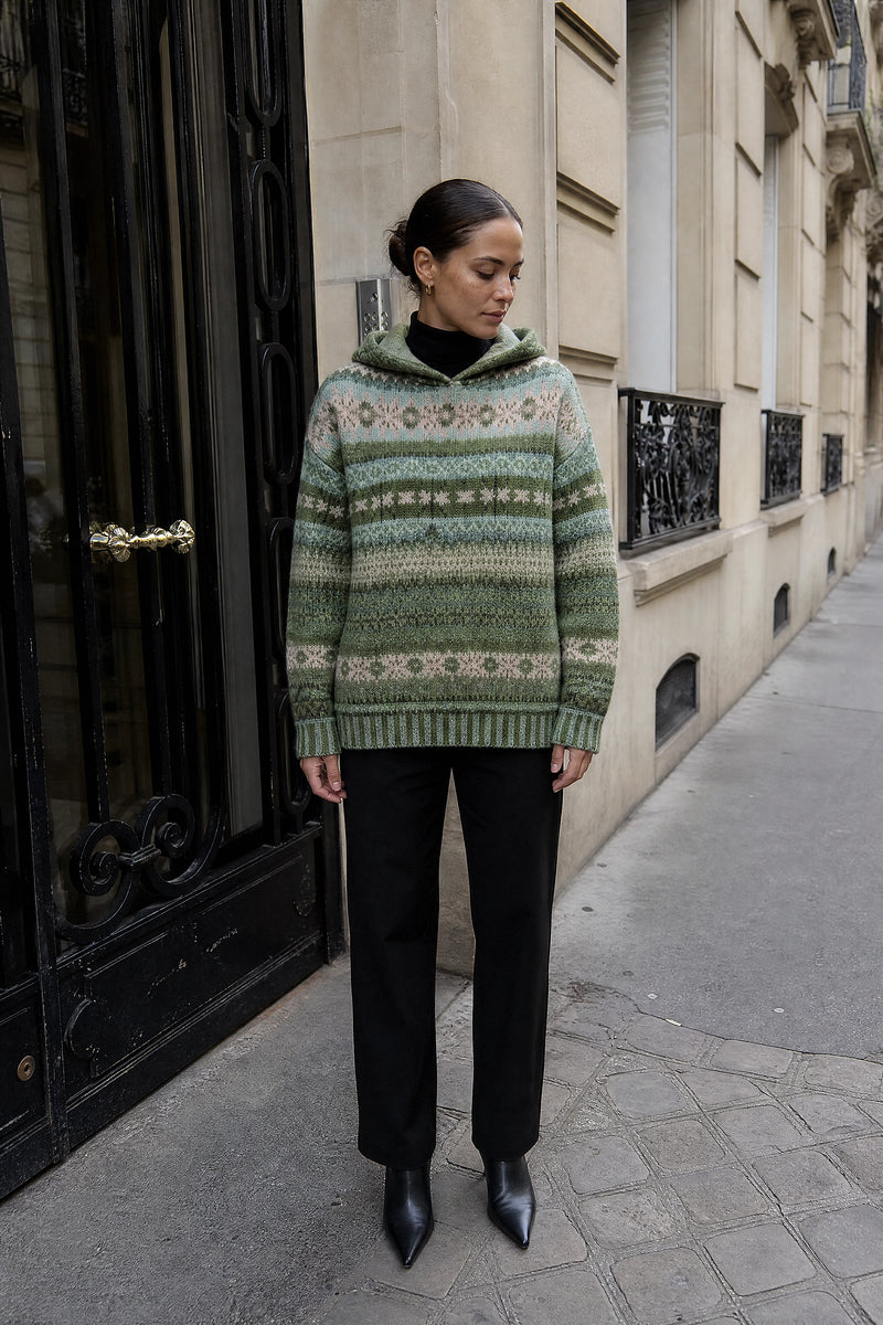 SOFAINE-V7-LIFE-Frida | Ribbed Cuff Hoodie in Green, street-style view