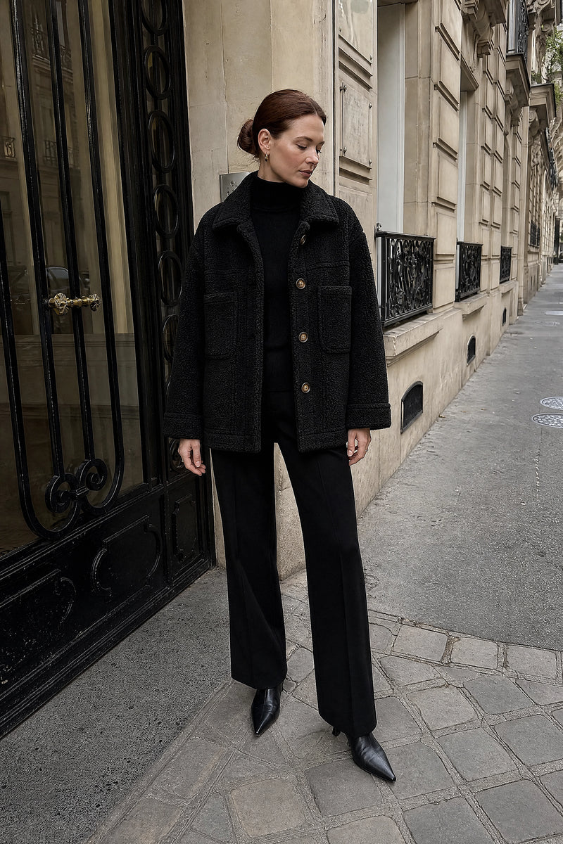 SOFAINE-V7-LIFE-Haley | Sherpa Jacket in Black, street-style view