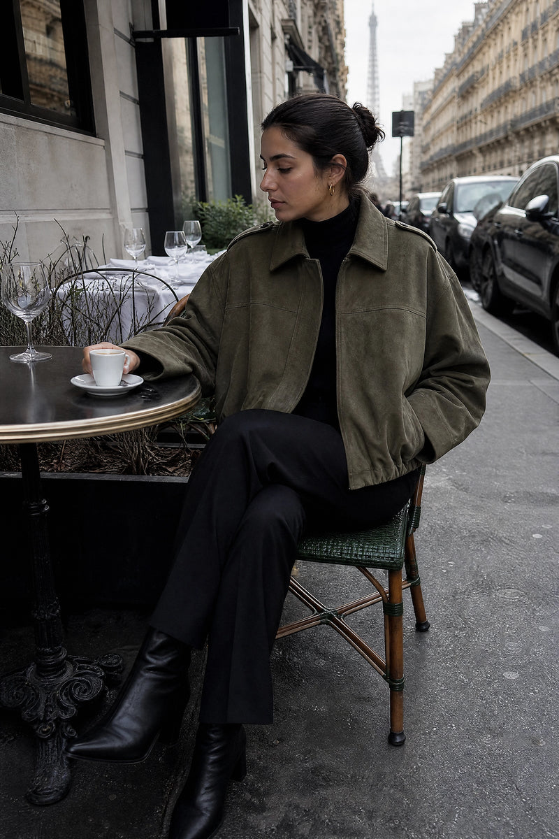 SOFAINE-V7-LIFE-Harlow | Suede-Feel Jacket in Army Green, café scene