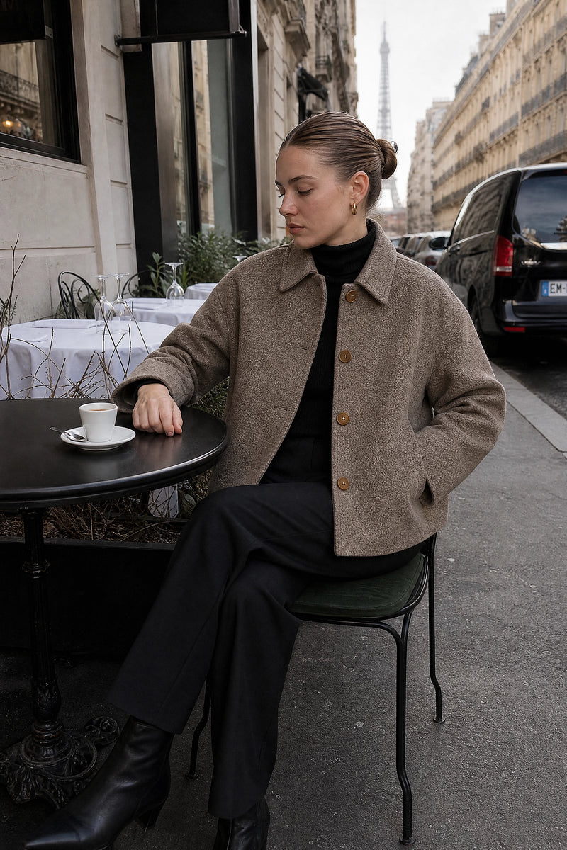 SOFAINE-V7-LIFE-Heidi | Button-Front Jacket in Taupe, café scene