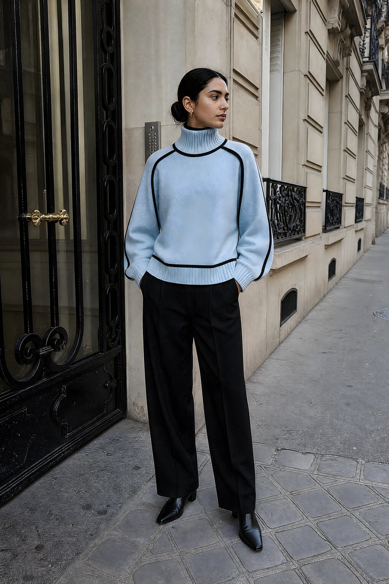 SOFAINE-V7-LIFE-Inez | Turtleneck Sweater in Blue, street-style view