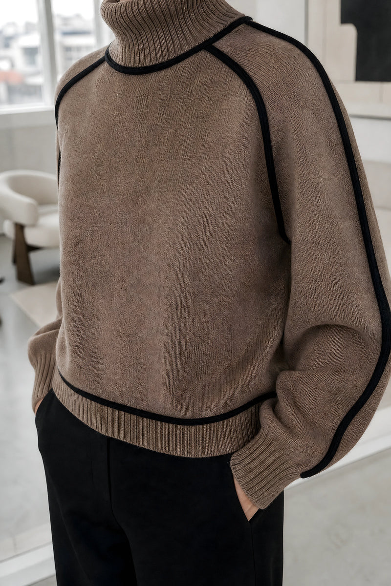 Inez | Turtleneck Sweater in Brown, fabric close-up