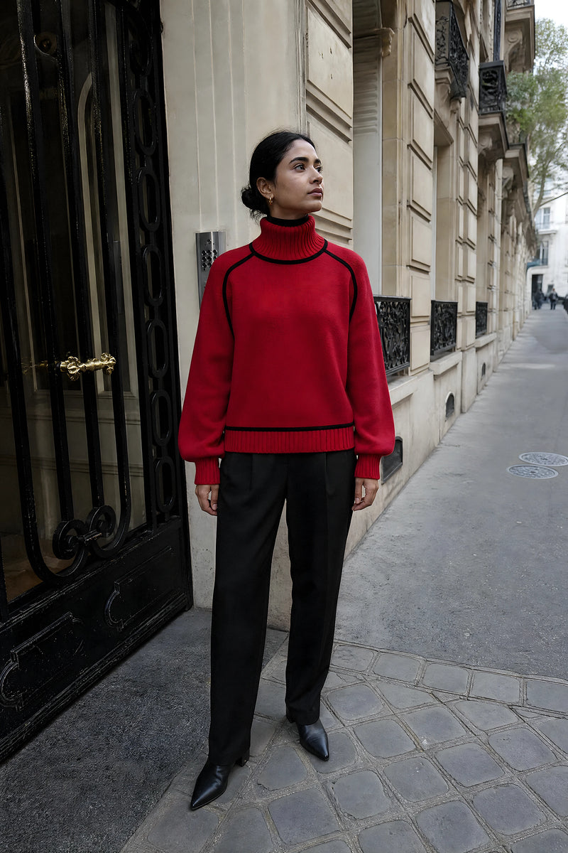 SOFAINE-V7-LIFE-Inez | Turtleneck Sweater in Red, street-style view