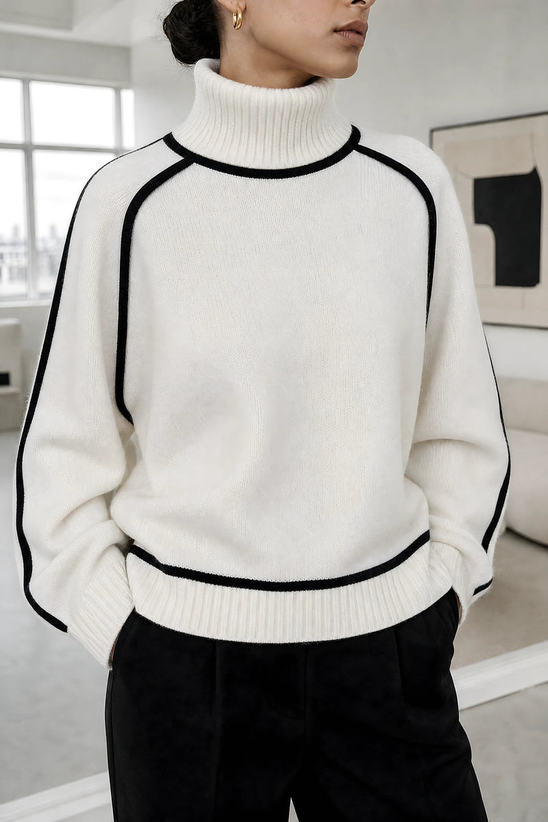 Inez | Turtleneck Sweater in White, fabric close-up
