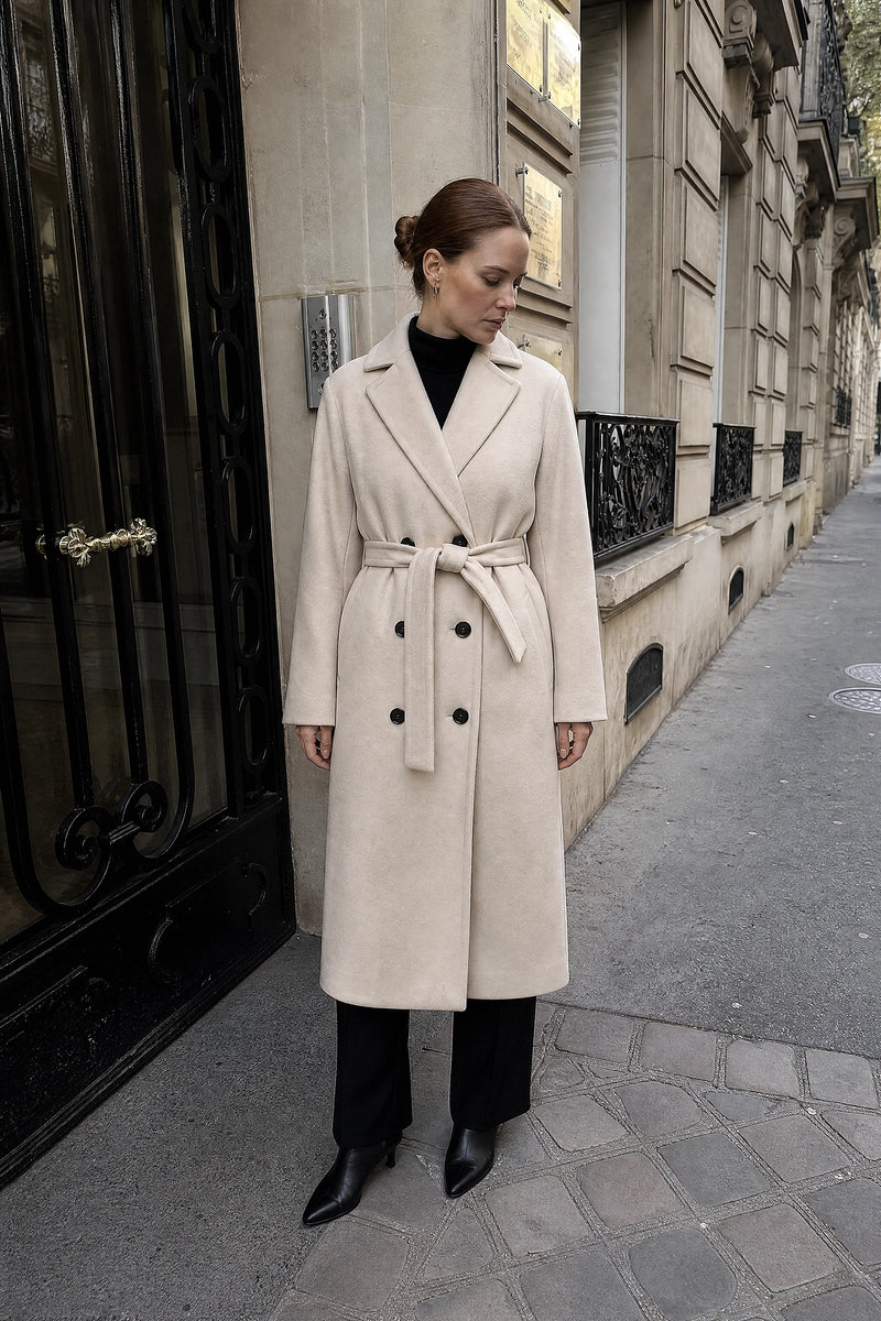 SOFAINE-V7-LIFE-Isabelle | Belted Trench Coat in Beige, street-style view