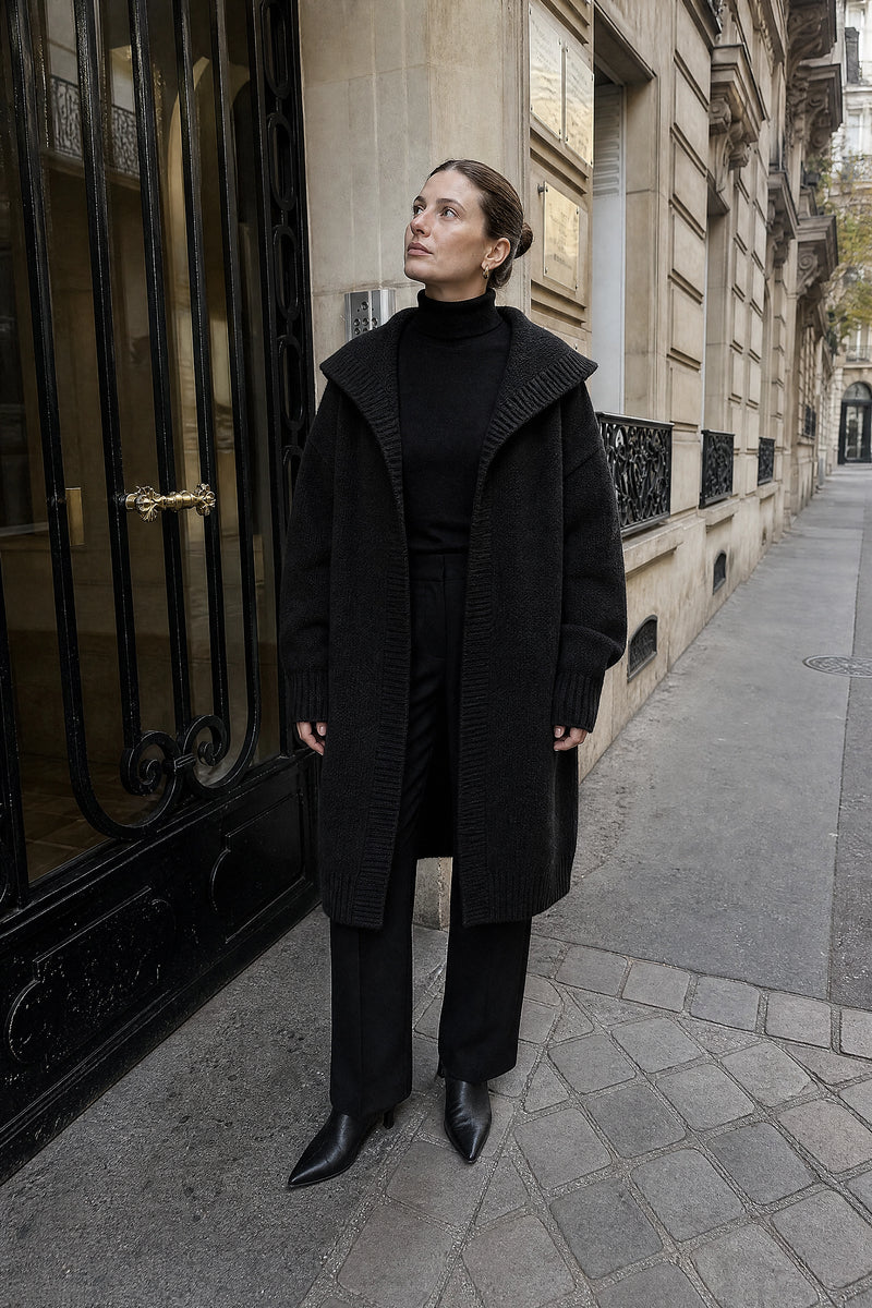 SOFAINE-V7-LIFE-Ivy | Hooded Cardigan in Black, street-style view