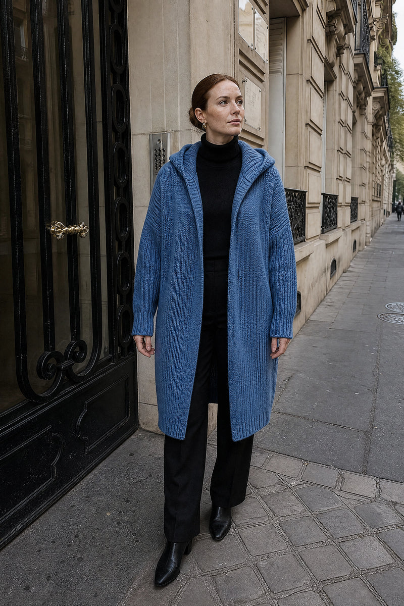 SOFAINE-V7-LIFE-Ivy | Hooded Cardigan in Blue, street-style view