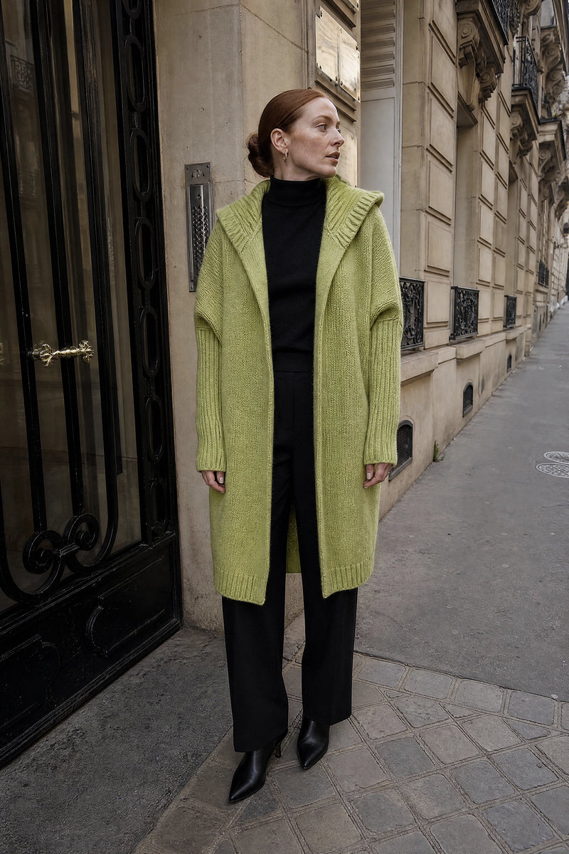 SOFAINE-V7-LIFE-Ivy | Hooded Cardigan in Green, street-style view